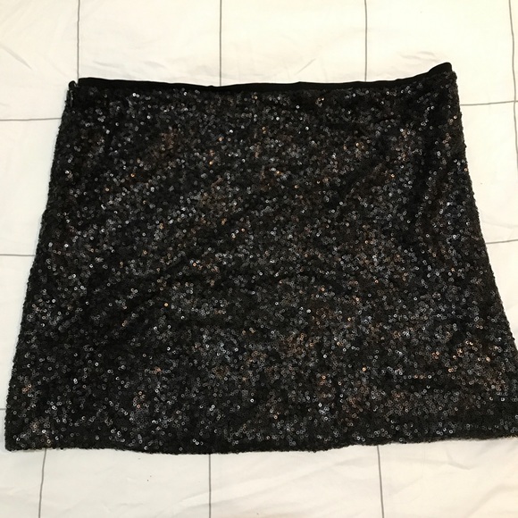 Black sequin skirt - Picture 2 of 5